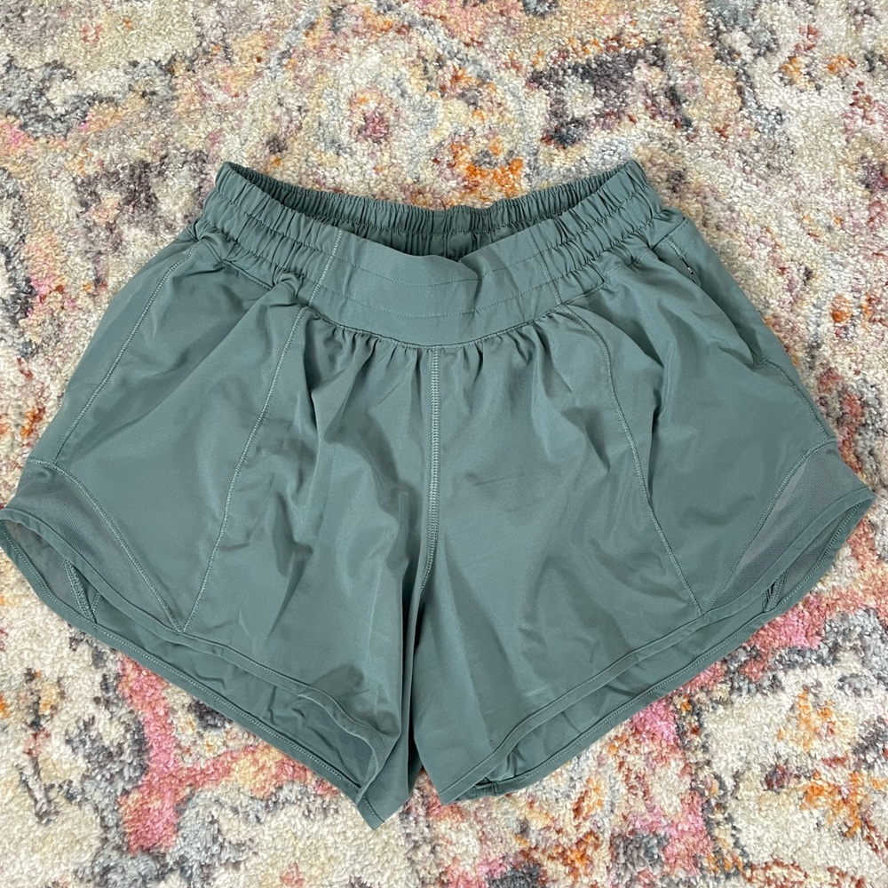 Lululemon Hotty Hot Shorts Size 6 Tall
